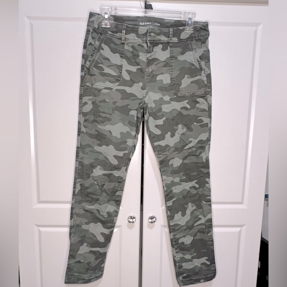 Old Navy Pixie Chino Camoflauge Slim Leg Women's Pants Sz 6 Front/Back Pockets